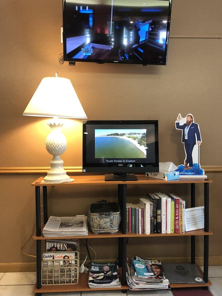 Super 8 By Wyndham North Platte Motel Bagian luar foto
