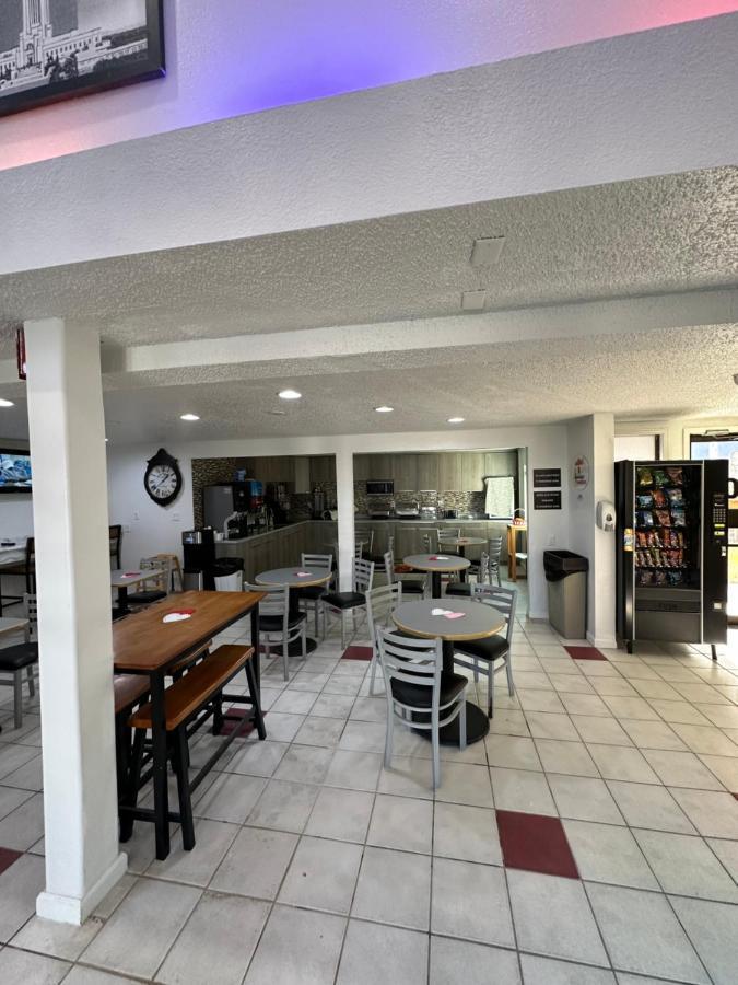 Super 8 By Wyndham North Platte Motel Bagian luar foto