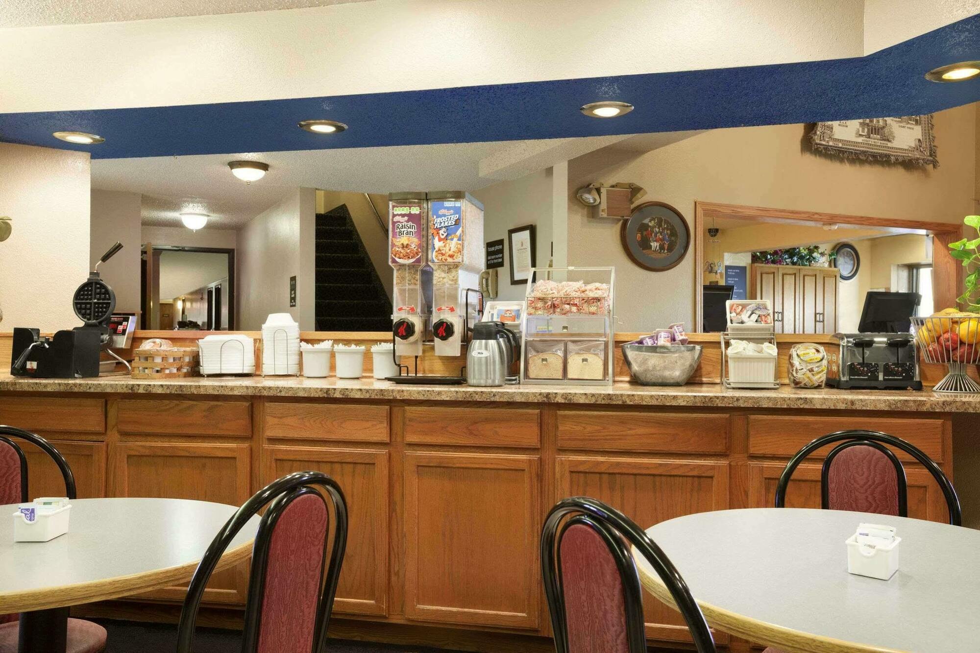 Super 8 By Wyndham North Platte Motel Bagian luar foto